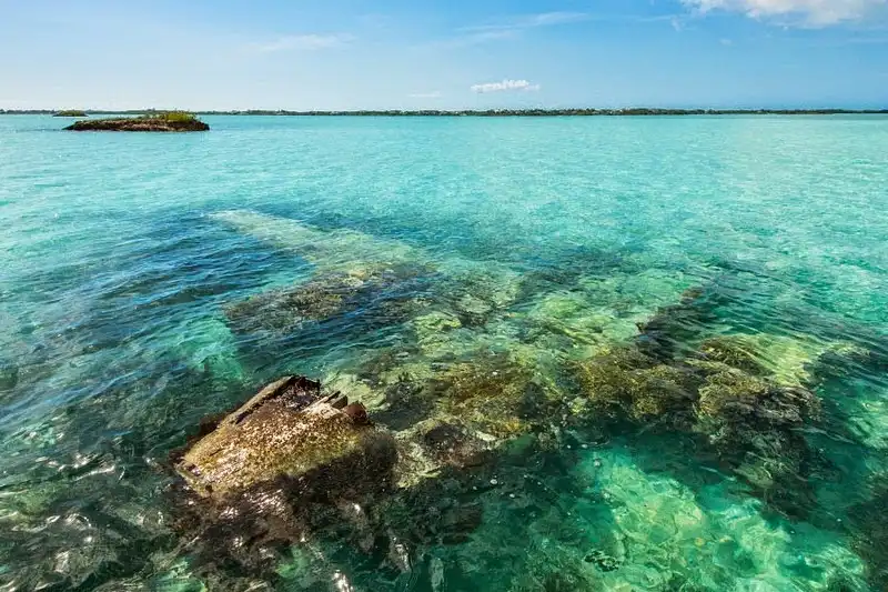 Brilliant turquoise lagoon dotted with small rocky islets at Chalk Sound National Park, Providenciales